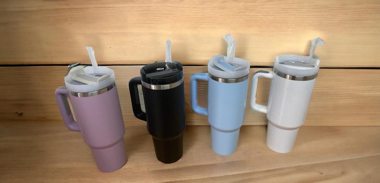 Leah Williamson 40oz Stanley dupe with handle